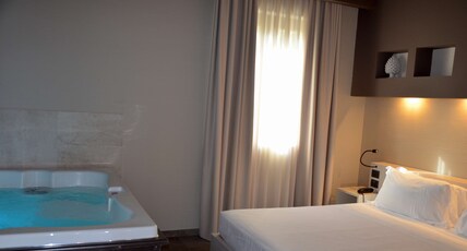 Best Western Plus Hotel Terre di Eolo Room Type - Suite-1 King Bed, 2 Single Sofabeds, Terrace, Living Room, Jacuzzi