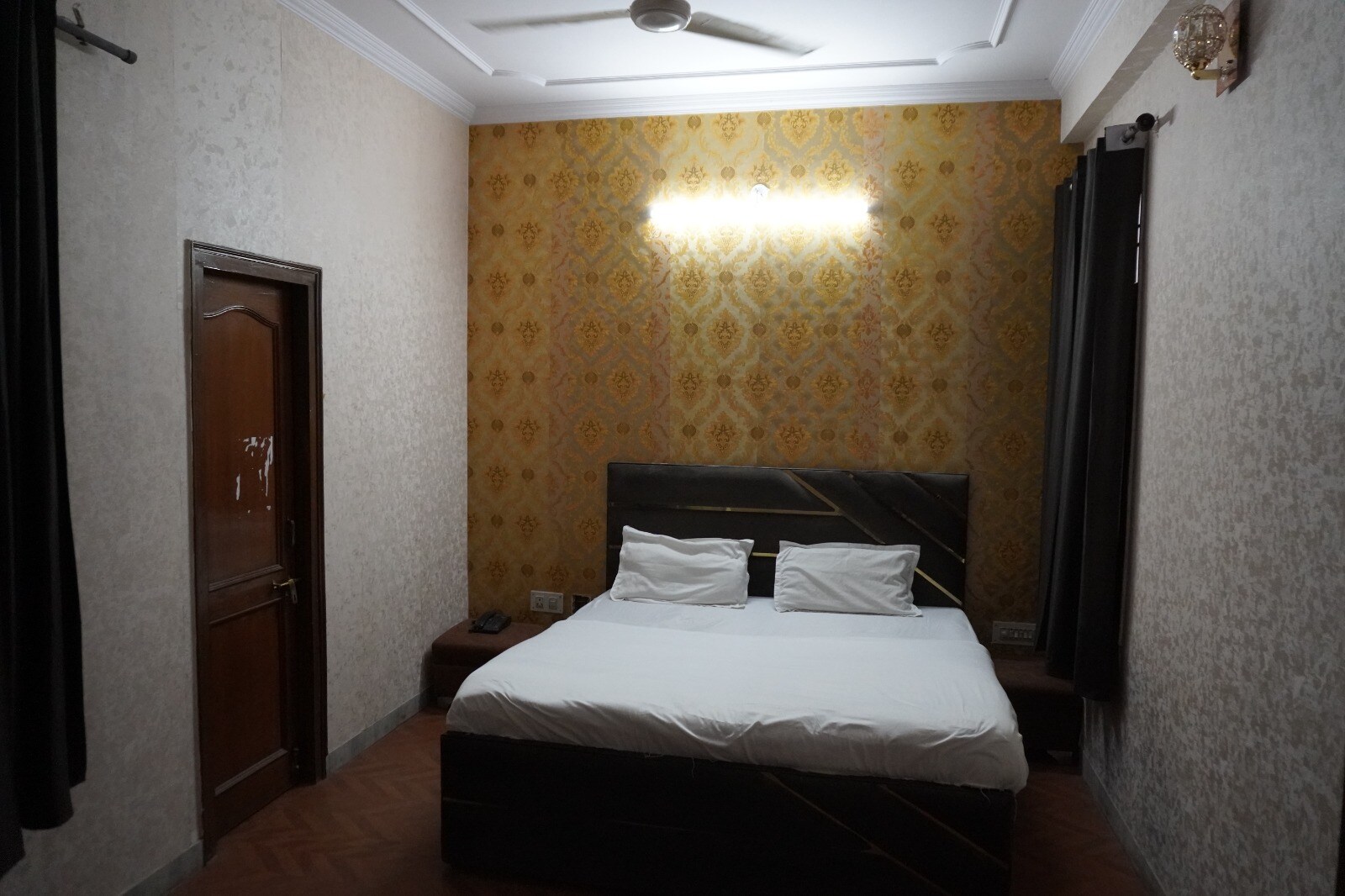 Hotel Pink Heaven - Tap to explore photos