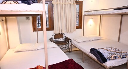 Batra Guest House Varanasi Room Type - 1 Room in 6 Bunk-Bed Room