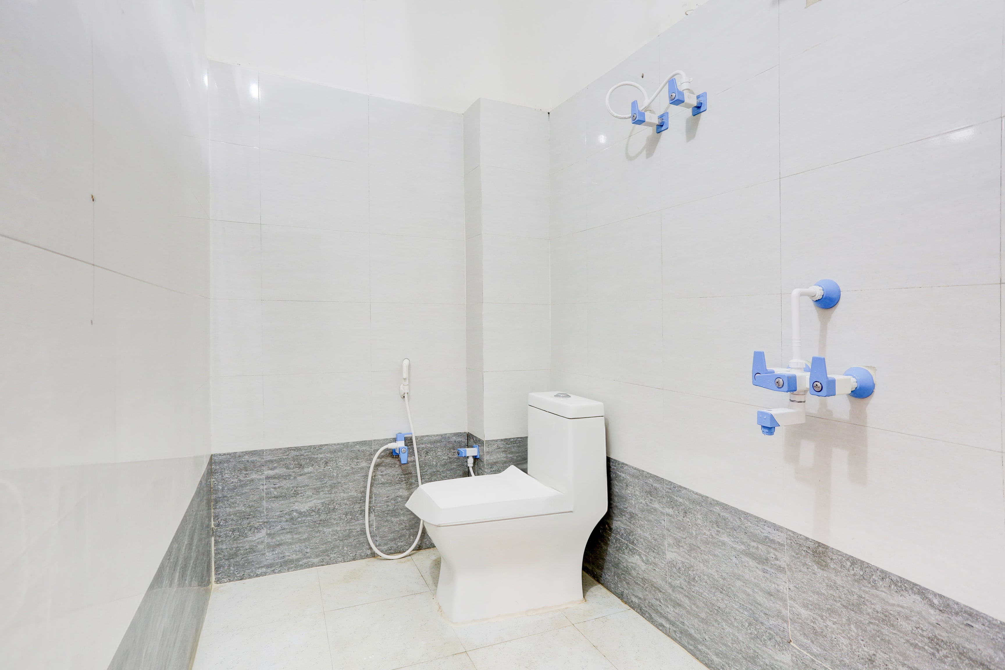 Hotel O ALIGARH INN - Tap to explore photos