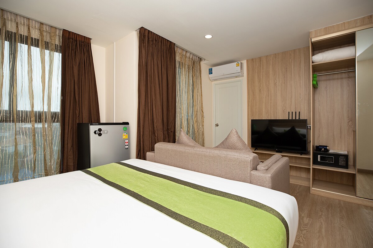 iCheck inn Darisa Patong - Tap to explore photos