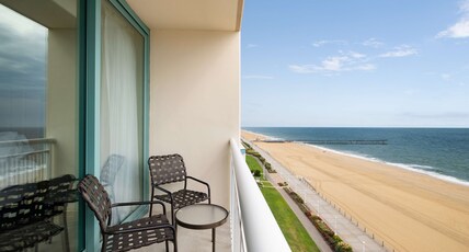Hampton Inn by Hilton Virginia Beach-Oceanfront South Room Type - 2QN OCEANFRONT FLOORS 6-10