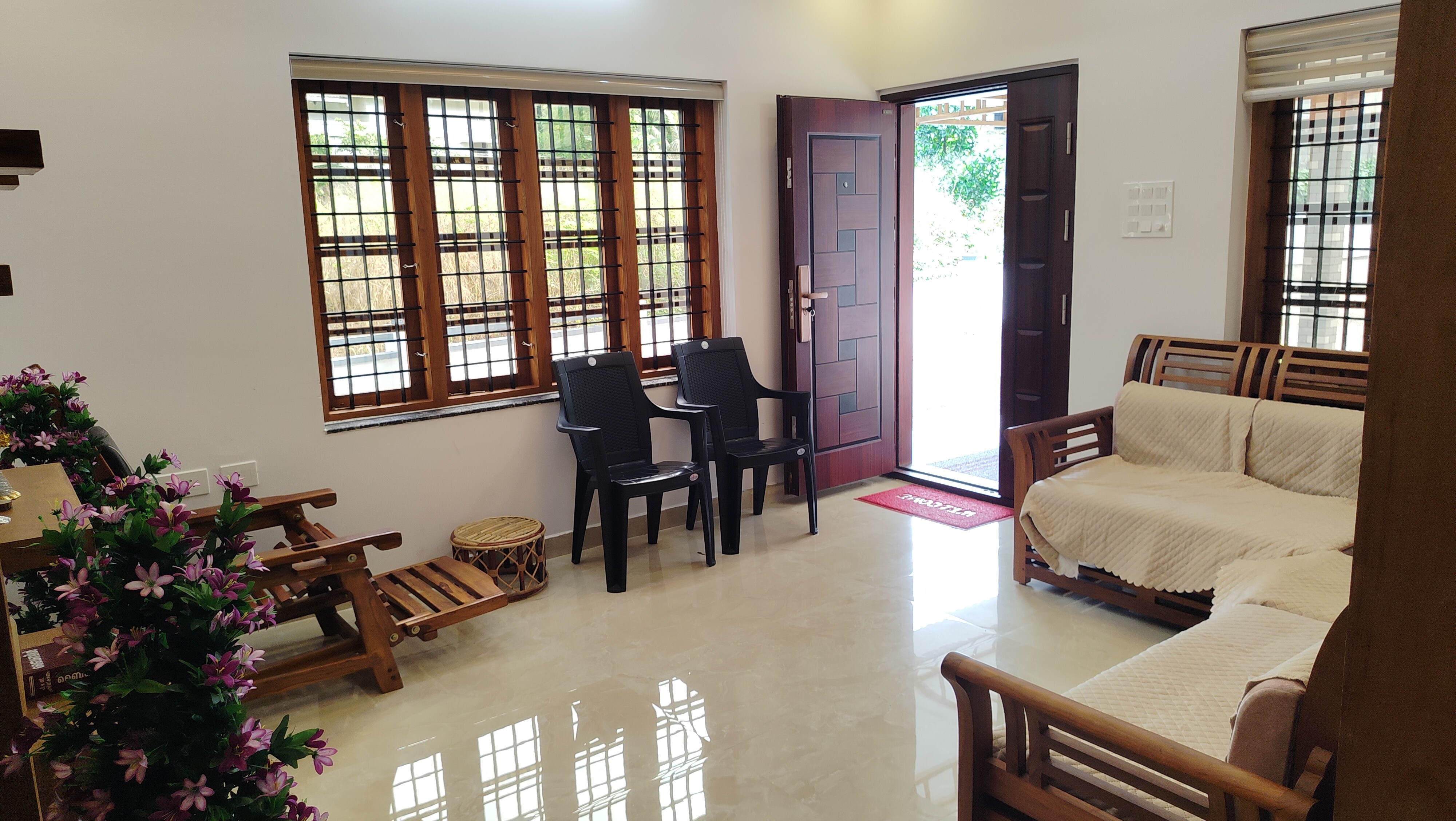 Oasis Home Stay - Tap to explore photos