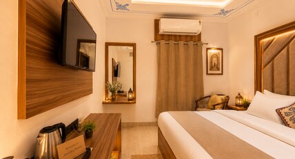 Amoraya - A Lake View Heritage Haveli (Old City Udaipur) Room Type - Maharaja Junior Suite