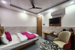 Hotel The Yuvaan B&B