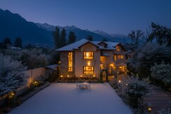 Hotel Alhamra Retreat- Nearby Shalimar Mughal Garden