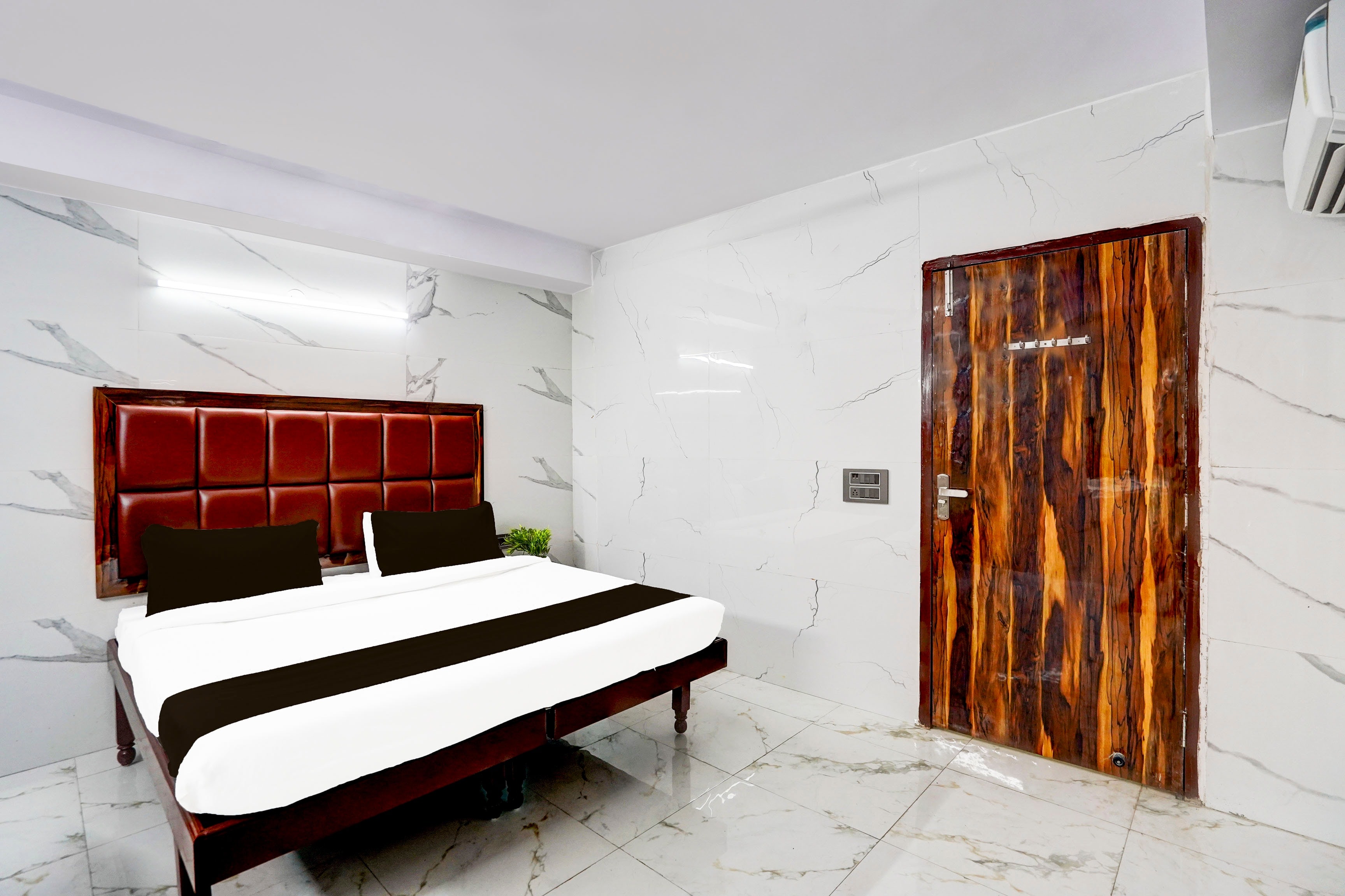 Hotel O Shyam Kunj - Tap to explore photos