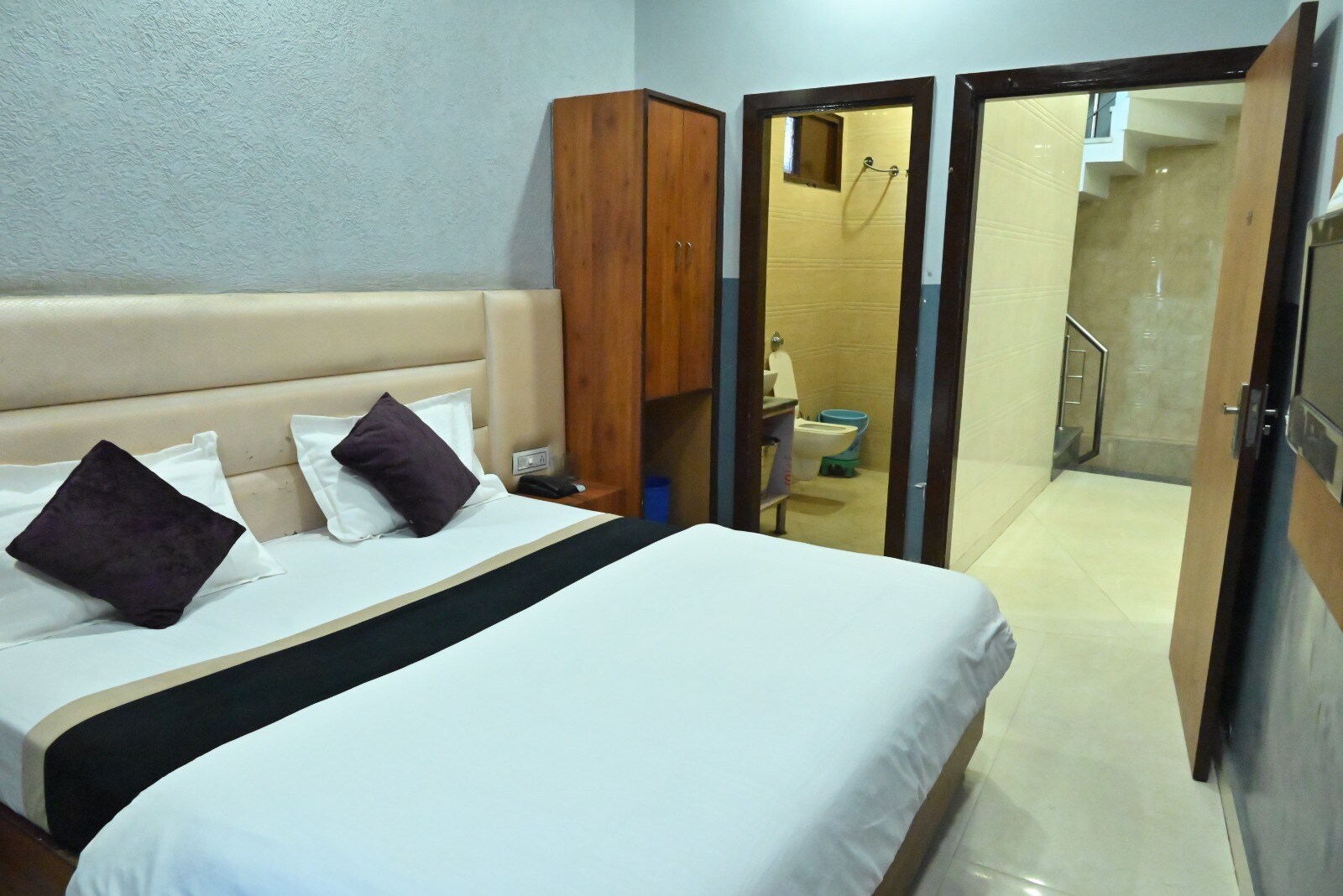 Hotel Gopal Inn BNB - Tap to explore photos