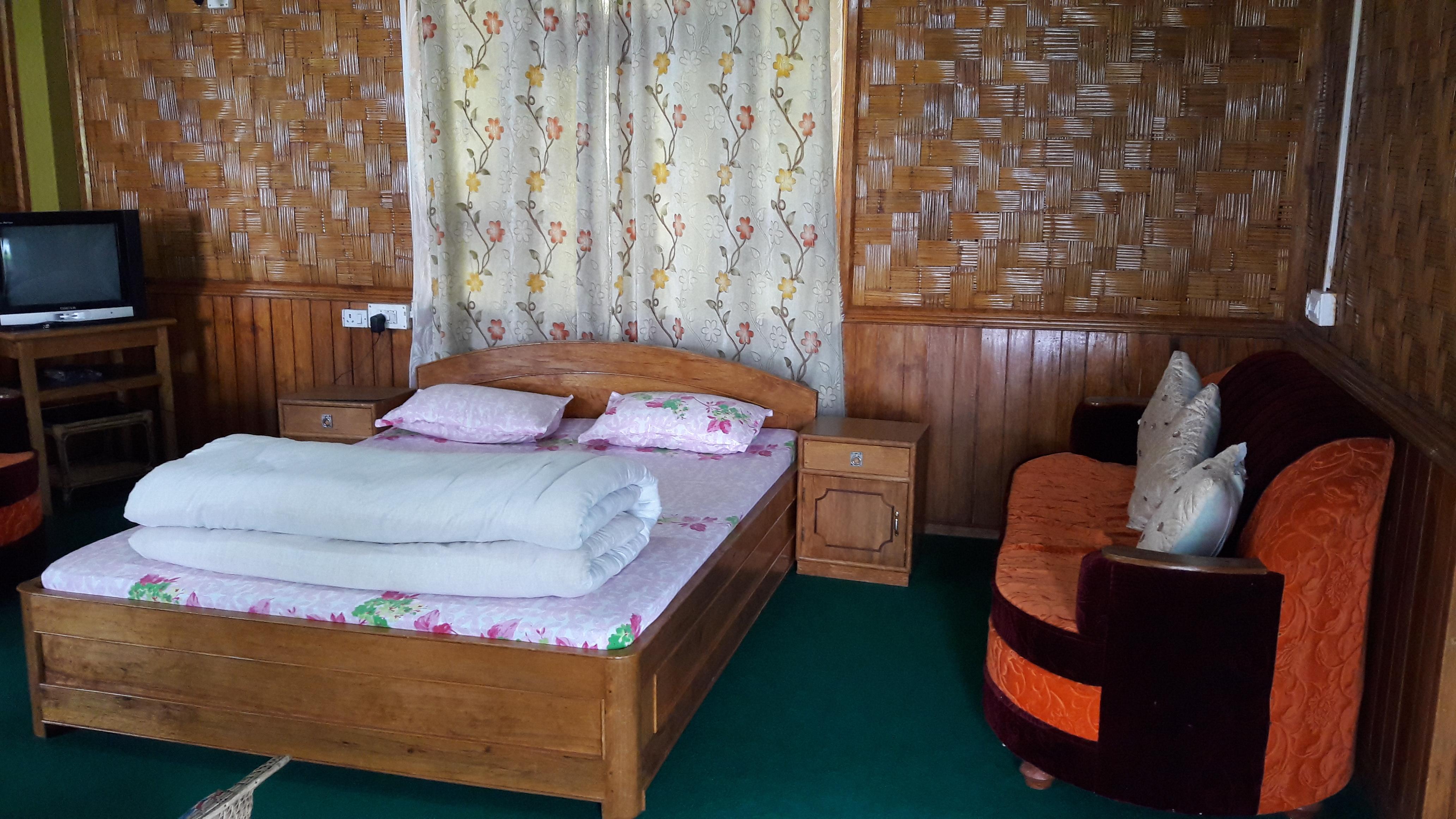 Reesum Resort - Cottages - Tap to explore photos