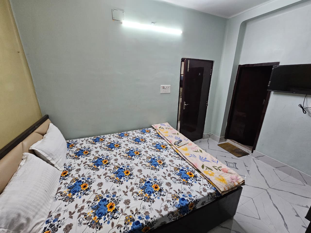 The Moon Homestay - Tap to explore photos