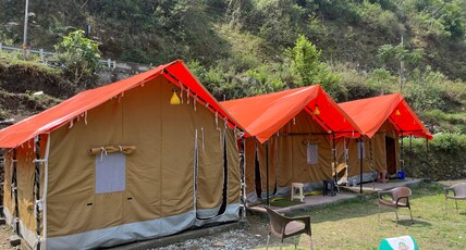Mount River Room Type - Camp 4 with Shared Washroom