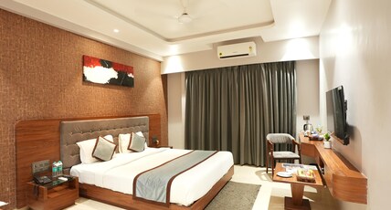 ALAUKIK HOTEL Room Type - Deluxe Room