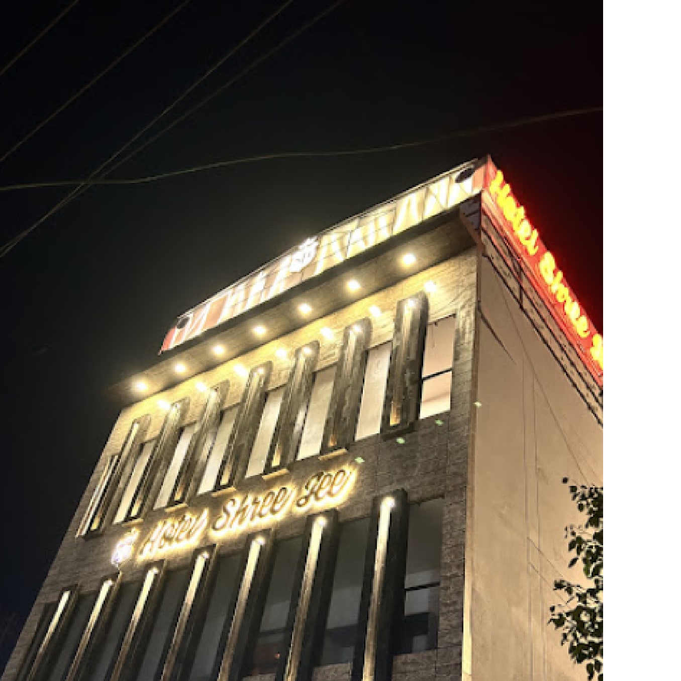 Shree Jee Hotel - Tap to explore photos