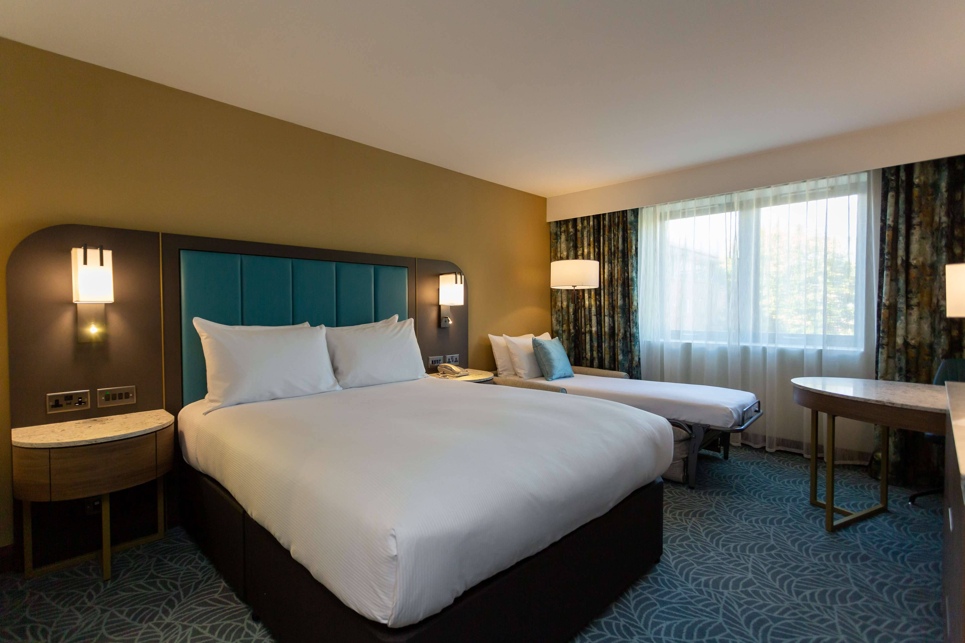 DoubleTree by Hilton Hotel - Nottingham Gateway - Tap to explore photos