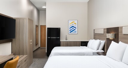 Holiday Inn Express Hotel & Suites NORTH SEQUIM, an IHG Hotel Room Type - 2 Queen Suite Mobility Accessible Roll In Shower
