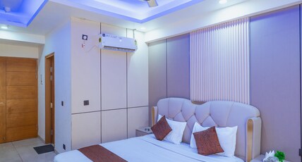 OMEX HAZRATGANJ Room Type - Bedroom 4