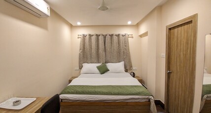 Hotel Vaikunth Room Type - Deluxe Double Room