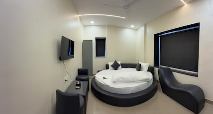 Hotel Elite Stay - Mahalunge Pune Room Type - Super Deluxe With Rounded Bed