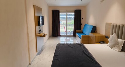 Berry Fresh Stays Mahabaleshwar With Pool Room Type - Family Room with sofa cum bed (Upper floor)