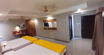 Sridham 100M From Puri Sea Beach Room Type - Family AC Room