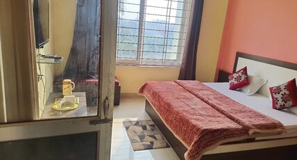 Hotel Yash Palace Room Type - 4 BED Twin Room ( With Kids Room)