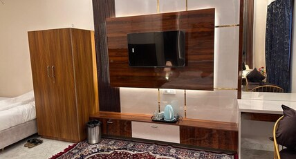 Hotel Highway Retreat Room Type - Deluxe King Bed Room with City View