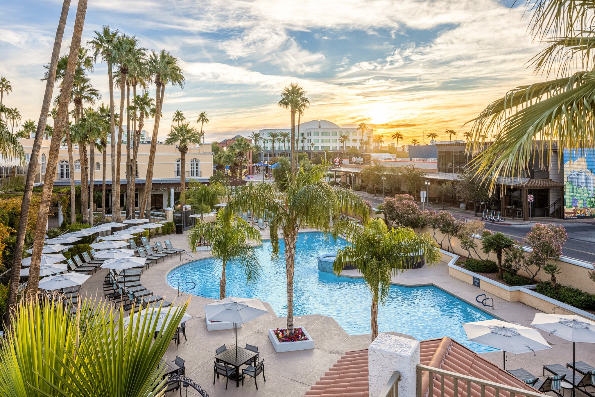Crowne Plaza Phoenix - Chandler Golf Resort - Tap to explore photos
