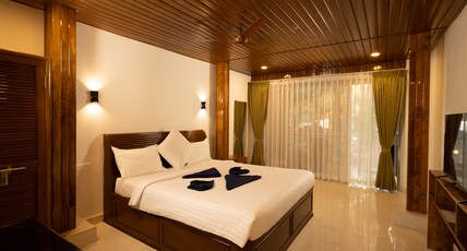 Crystal Goa Emerald Edition | Rooms & Cafe Room Type - Deluxe King Room