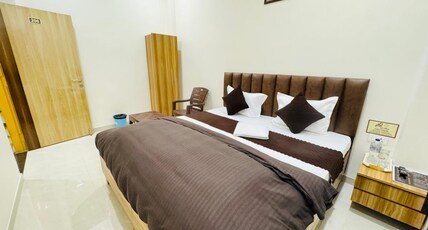 Shree Villa Guest House Room Type - COMFORT DOUBLE ROOM