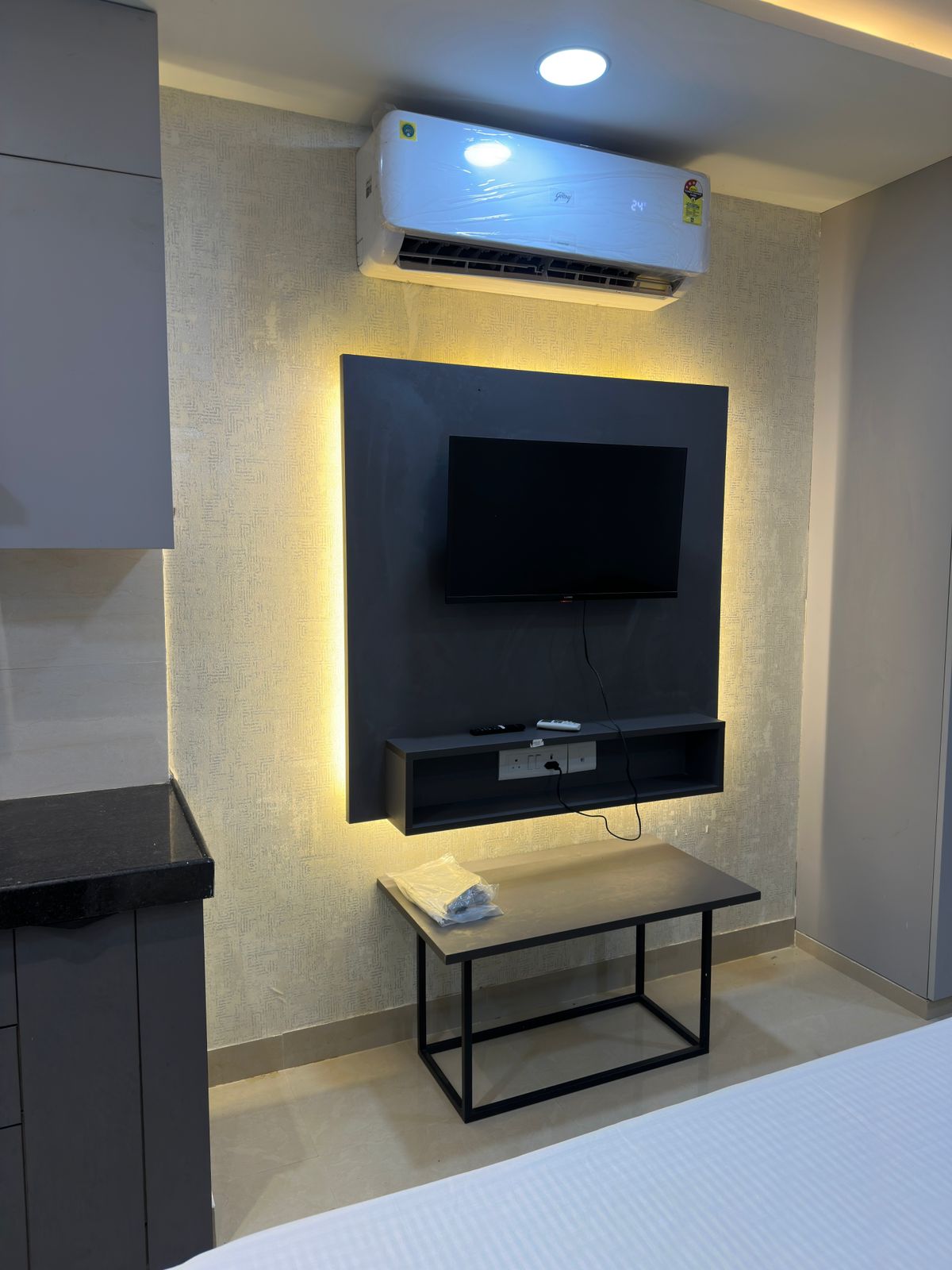 Luxury studio apartment @ Snug haven homestay - Tap to explore photos
