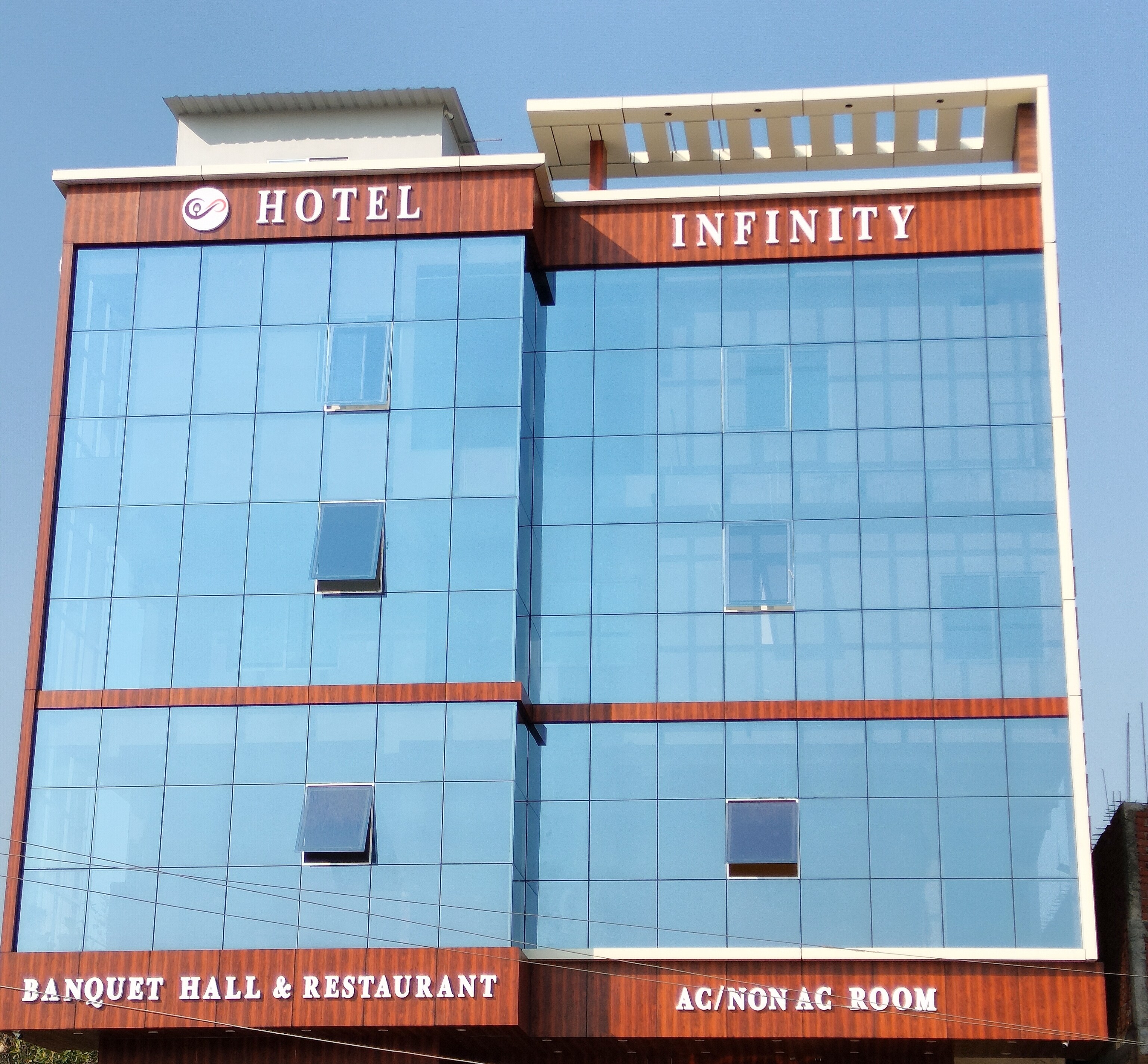 Hotel Infinity - Tap to explore photos