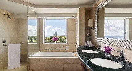 Shangri-La's Mactan Resort & Spa Room Type - Deluxe Seaview 1 King Shangri-La's Mactan Resort & Spa Room Type - Deluxe Seaview 1 King