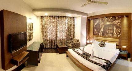 Hotel Namaskar Residency Near Golden Temple Room Type - Triple Bed Room with view