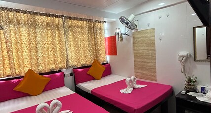 Premium Lounge Room Type - 2 Family Rooms