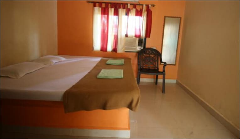 Hotel Yash Nyahari Niwas - Tap to explore photos