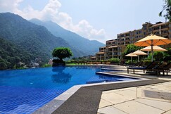 Aloha Luxury Apartments by Blissful Ganges