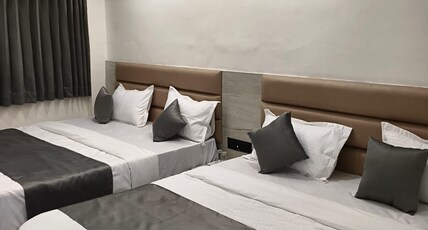 HOTEL 7 C R Room Type - Family Room with City View
