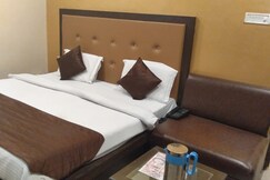 HOTEL YASH 150 Meters from railway station
