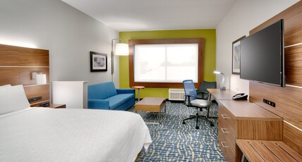 Holiday Inn Express & Suites Gainesville I-75 Room Type - 1 King Suite Sofa Bed