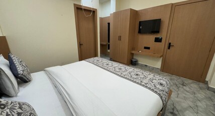 Hotel Shri Radhavan Room Type - Super Deluxe With Outside View Room