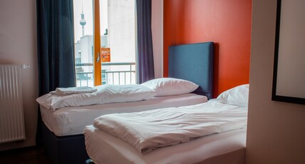 St Christophers Inn Berlin Mitte Room Type - Private Twin Room with Private Bathroom