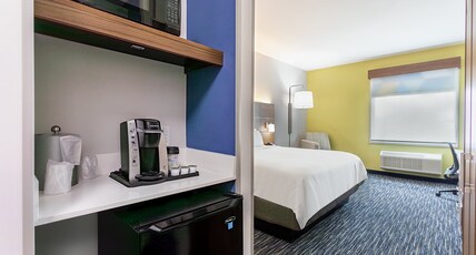 Holiday Inn Express & Suites MIRAMAR Room Type - 1 King Bed Stnd Communications Access