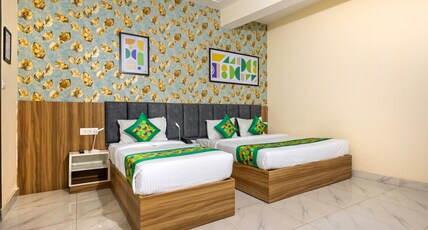 Treebo The Royal Corporate Room Type - Deluxe Family Room