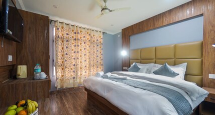 Hotel Your Hive  Srinagar Room Type - Deluxe Room