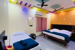Hampi Travellers GuestHouse