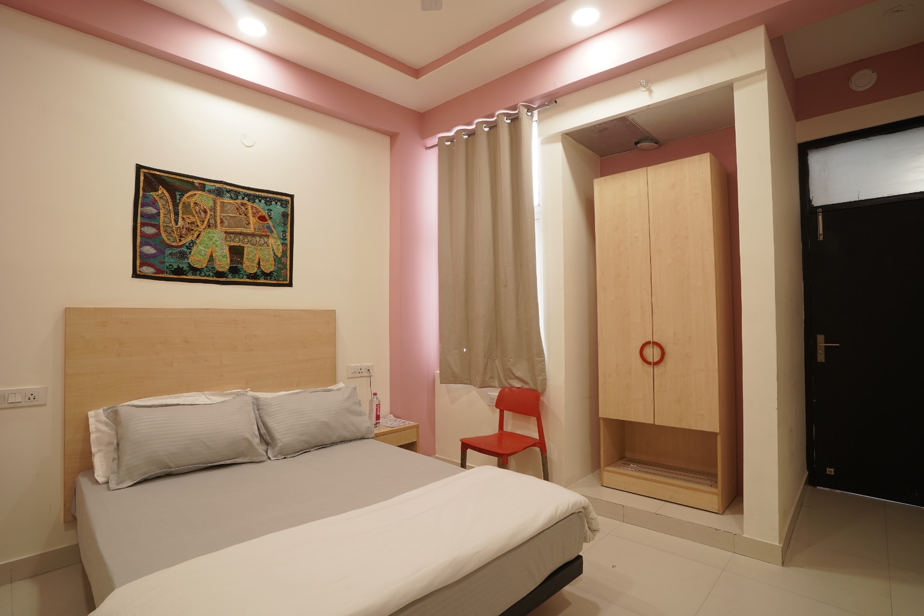 Hotel Grand Capitol Near Railway Station - Tap to explore photos