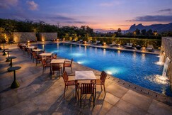 Avisa Hotel & Resort Abu Road - Luxury Pool & Mountain View