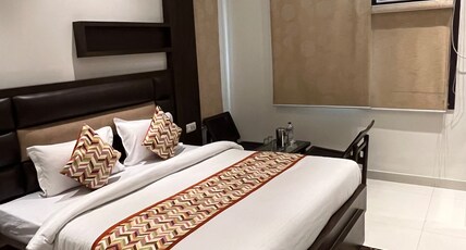 Hotel SB Residency I 30 steps from Golden Temple Room Type - Deluxe Room
