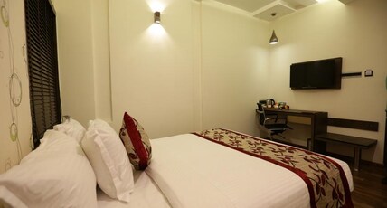 THE SPIN HOTEL Room Type - Superior Double Ac Room