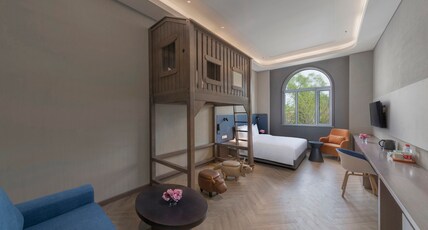 Holiday Inn Express Beijing Badaling Room Type - 1 King 1 Single Suite Additional Living